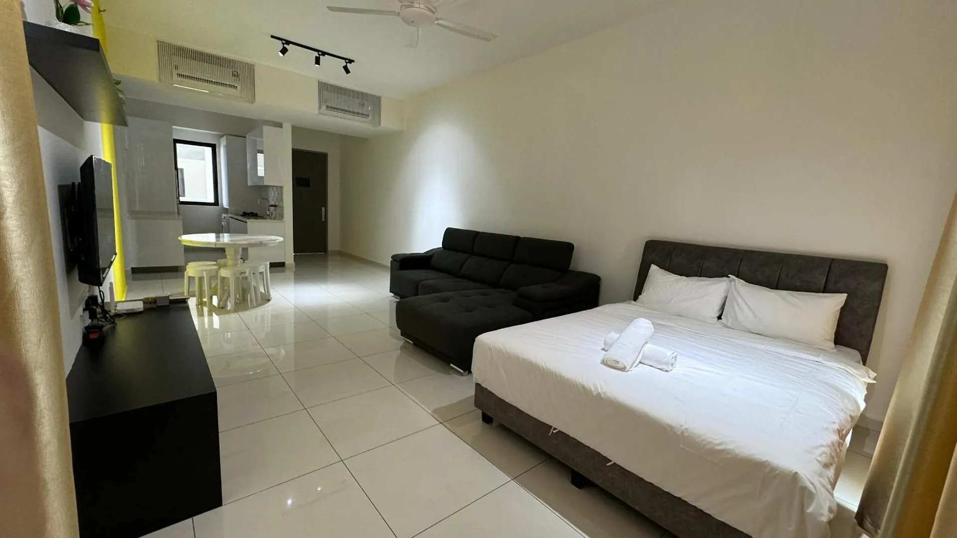 Cozy Comfort- Beacon Executives Suite George Town 0*,  Malaysia