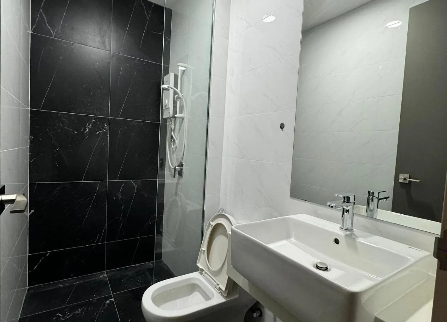 Cozy Comfort- Beacon Executives Suite George Town Apartment
